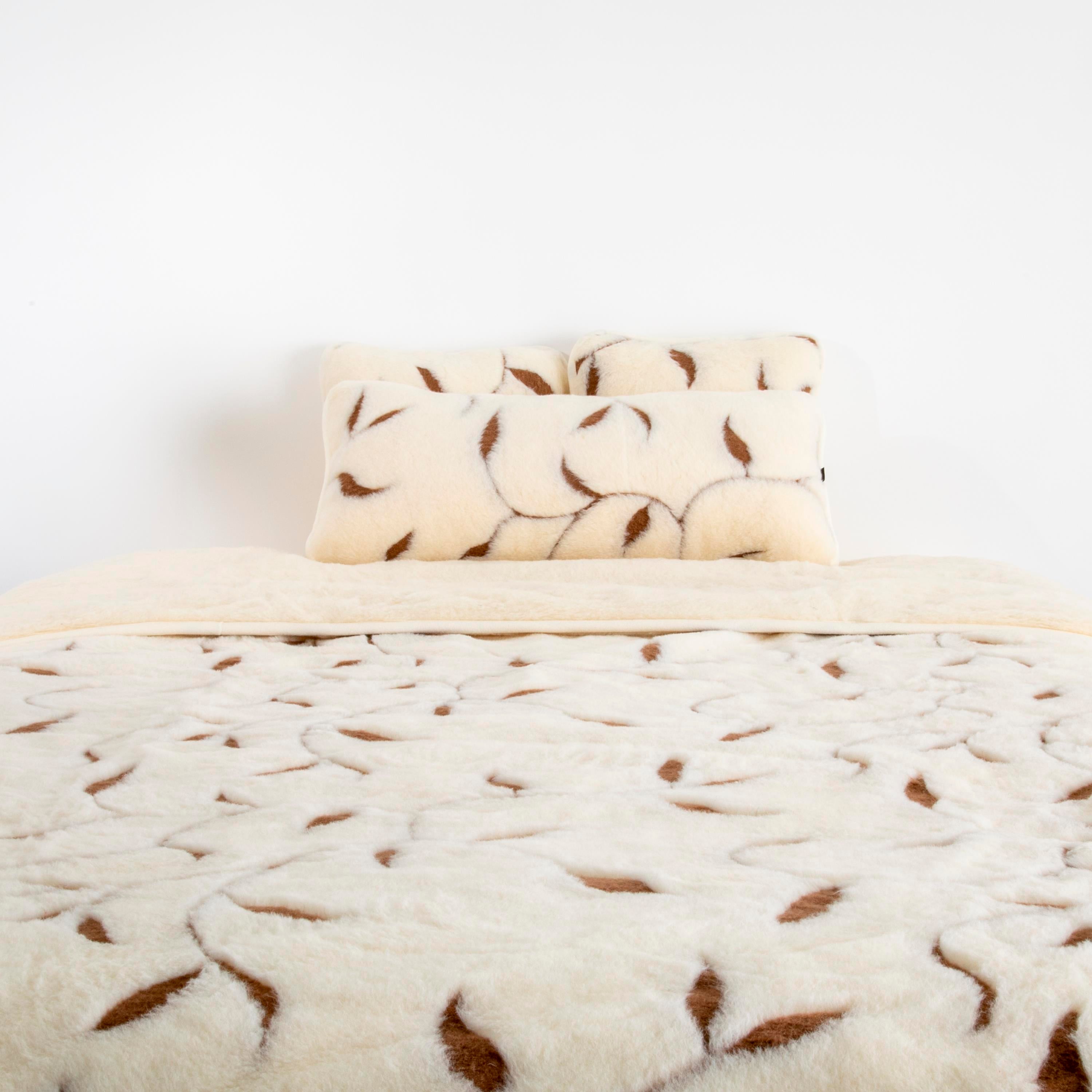 Merino Wool Quilt - Leaf Pattern